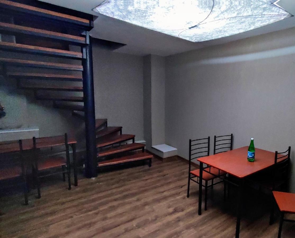 Hostel Simple ティビリシ エクステリア 写真